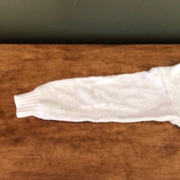 White flowered sweater - Picture 4 of 4